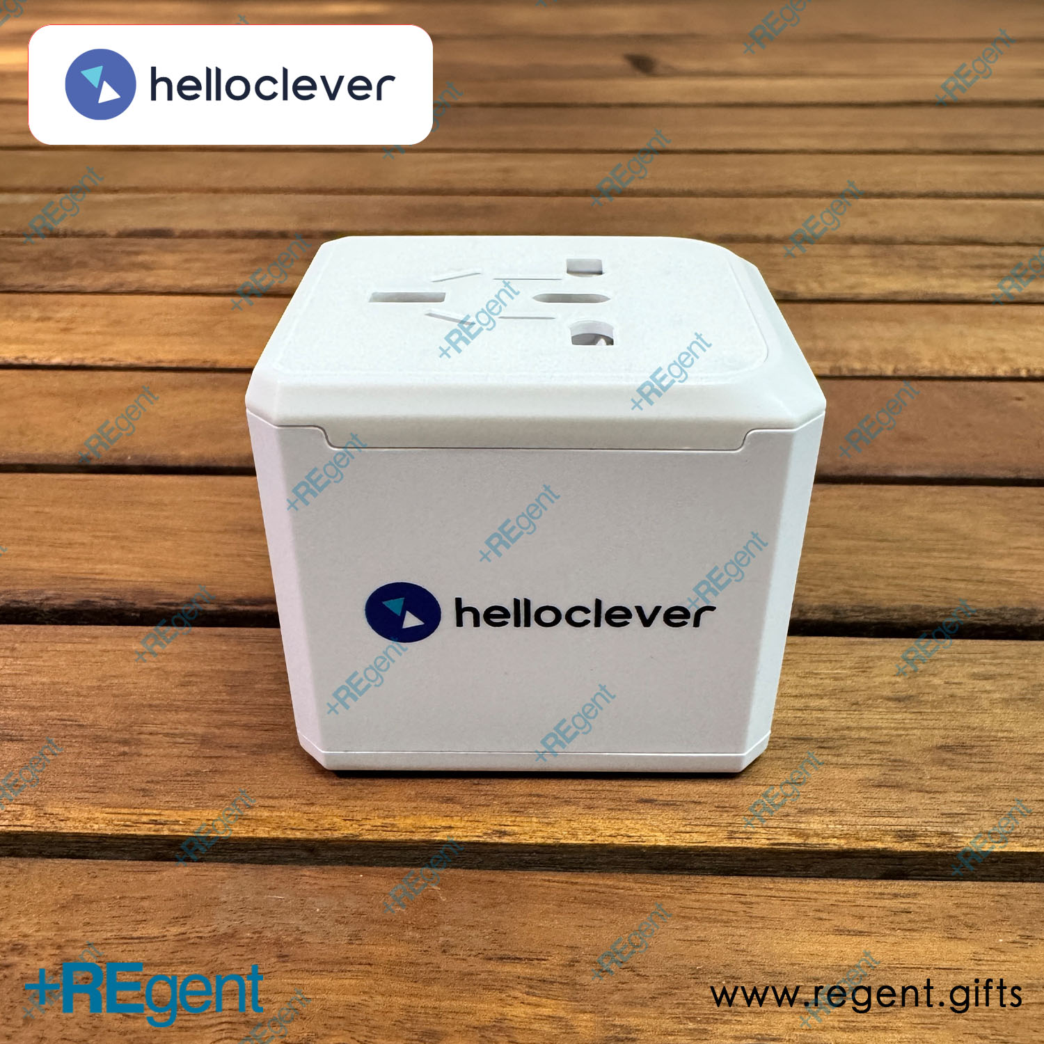 查看2026 商務贈品首選：Helloclever 萬用旅行轉接頭，打造全球通用的企業形象的禮品訂製案例,禮品編號:TA062